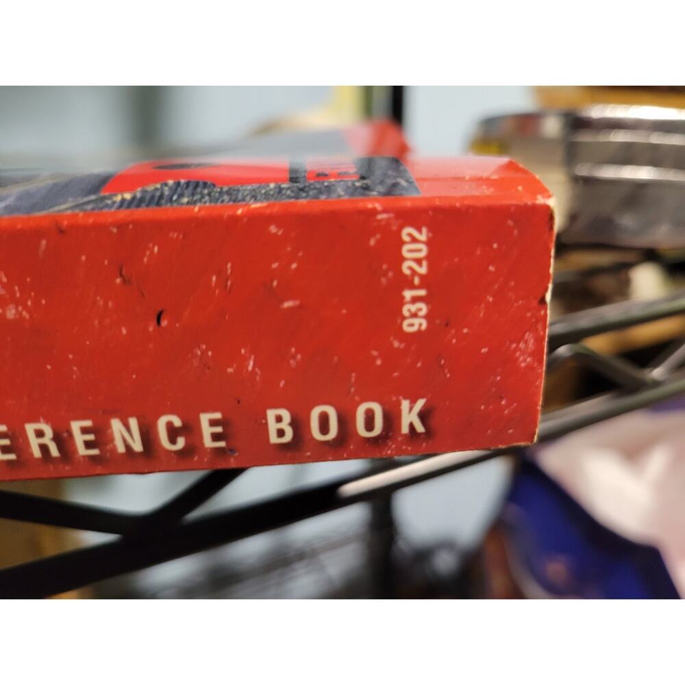 Walthers HO Scale Model Railroad Catalog Reference Manual (2002) - Picture 5 of 10